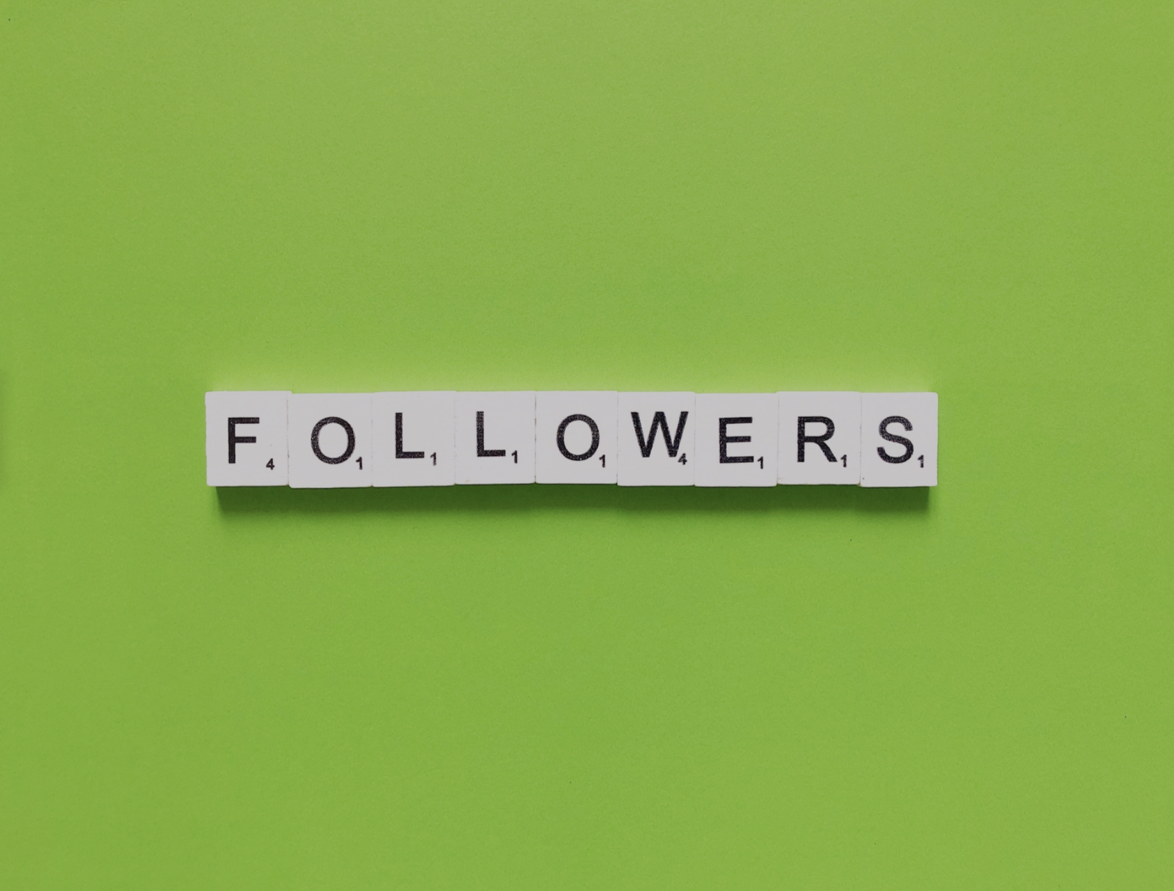 followers geschrieben auf grünem Hintergrund